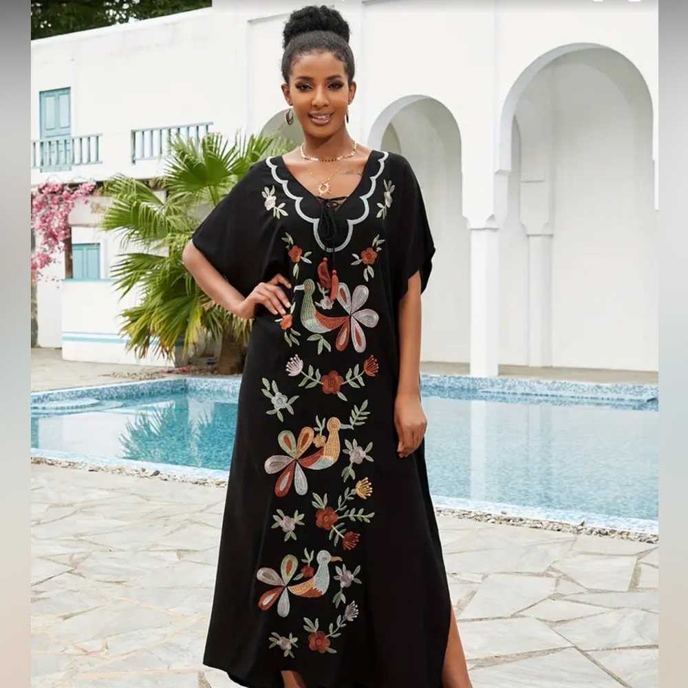 Embroidered caftan - Picture 2 of 9